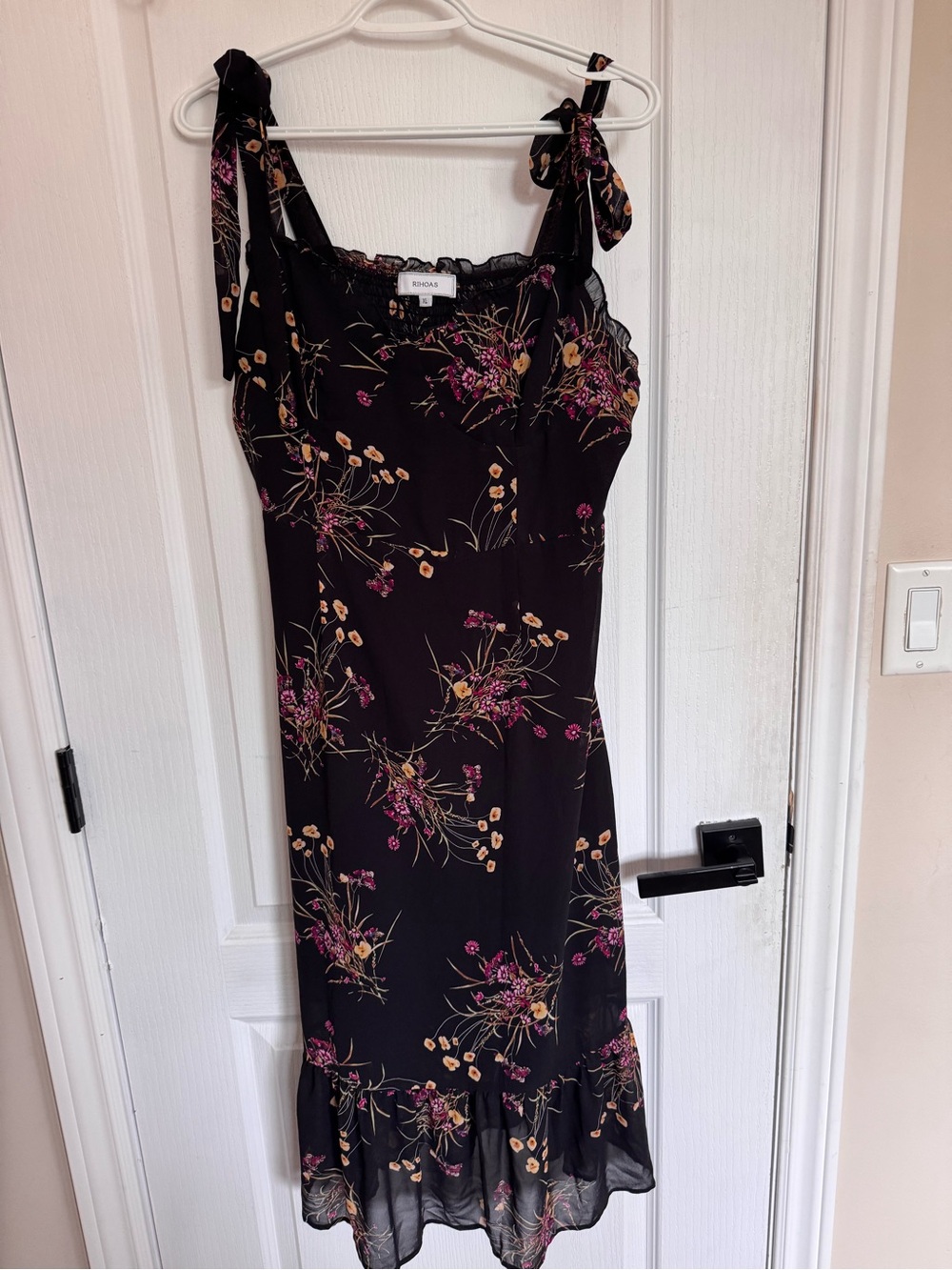 Rihoas Black Floral Tie-Shoulder Midi Dress with Pink and Tan Accents
